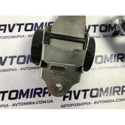 Ремень безопасности передний правый Opel Corsa D 2006-2014 607707800E